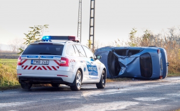 Meghalt egy ember, mert ráborult az autója Kunszentmiklóson