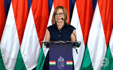 Hőség - Folyadékpótlásra és a tűző nap kerülésére hívja fel a figyelmet az országos tisztifőorvos