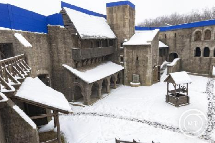 Magyar filmesekről nevezték el a Nemzeti Filmintézet fóti műtermeit és várdíszletét