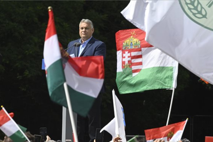 Orbán Viktor: nem akarunk vért adni Ukrajnáért, nem megyünk háborúba! 