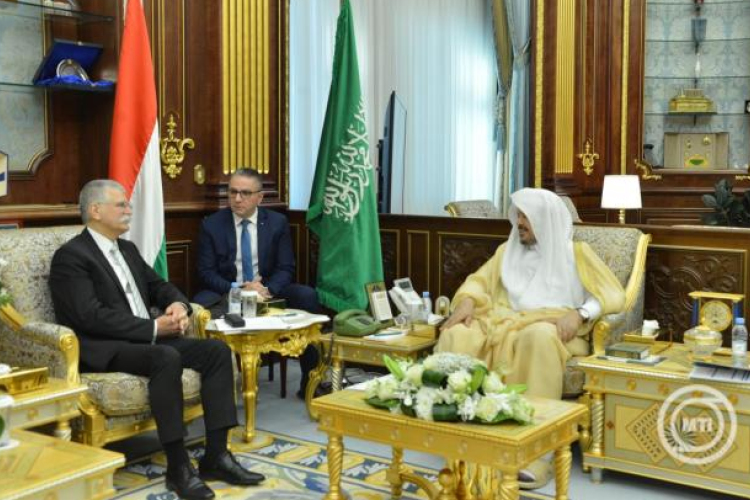 Szaúd-Arábiában folytat megbeszéléseket Kövér László