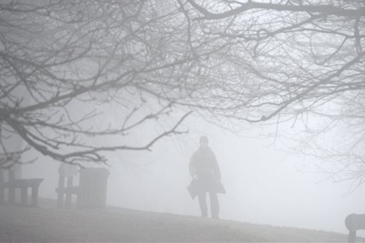 Továbbra is sűrű ködre figyelmeztetnek